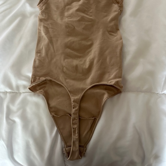 NWOB MED.SKIMS SEAMLESS SCULPT SCOOP MECK BODYSUIT - Picture 7 of 9